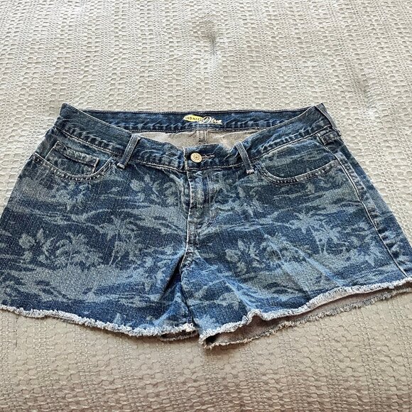 OLD NAVY THE DIVA Blue Denim Jean Shorts Size 6 - Picture 1 of 6